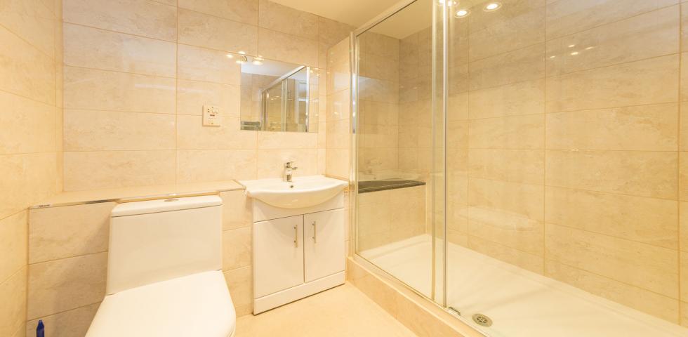 			LET, 2 Bedroom, 1 bath, 1 reception Flat			 Brondesbury Villas, KILBURN
